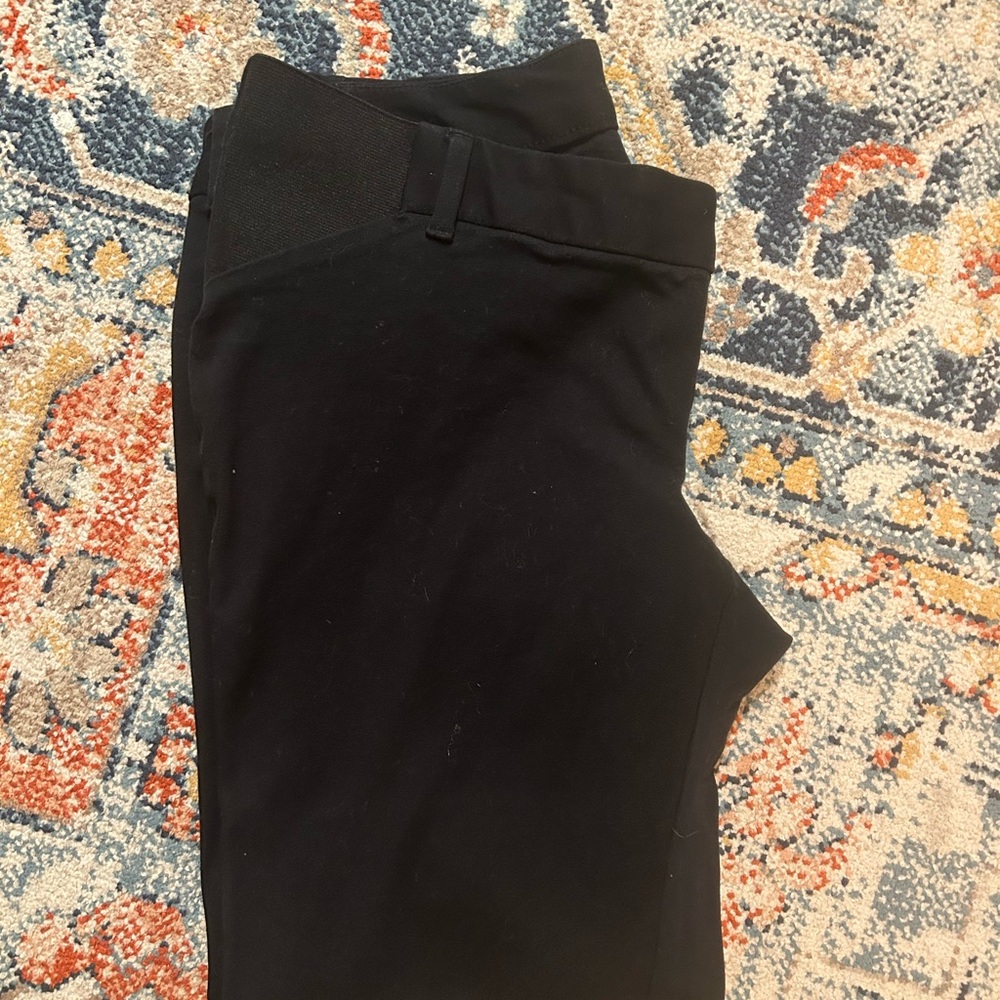 Old Navy maternity pixie pants. Size 8. Excellent condition. With side panel